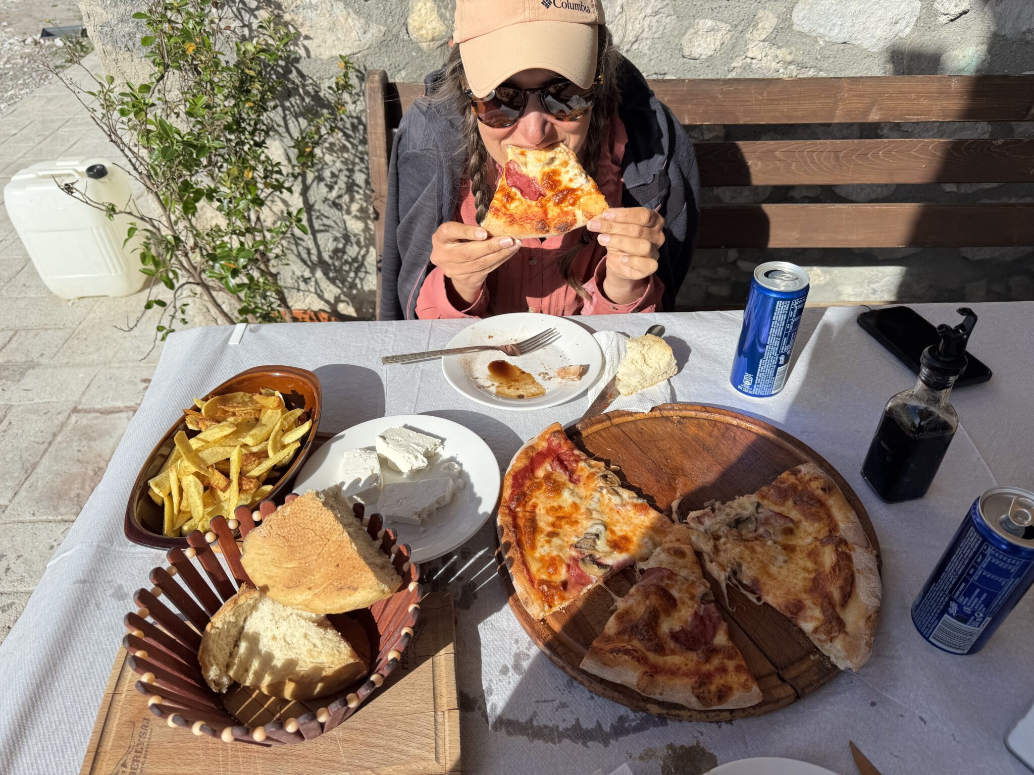 Pizza bei der Bäckerei in Ndërlysaj