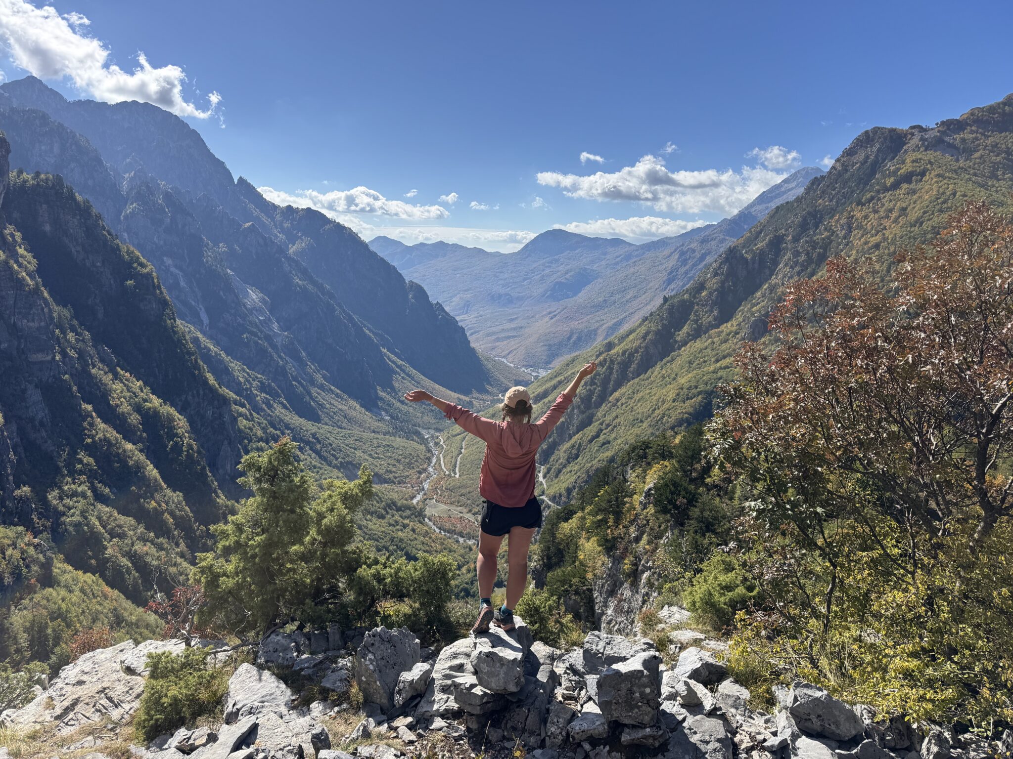 Aussicht auf dem Aufstieg zur Fusha e Dënellit