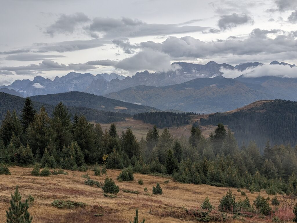 Wolkenstimmung auf dem Peaks of the Balkans